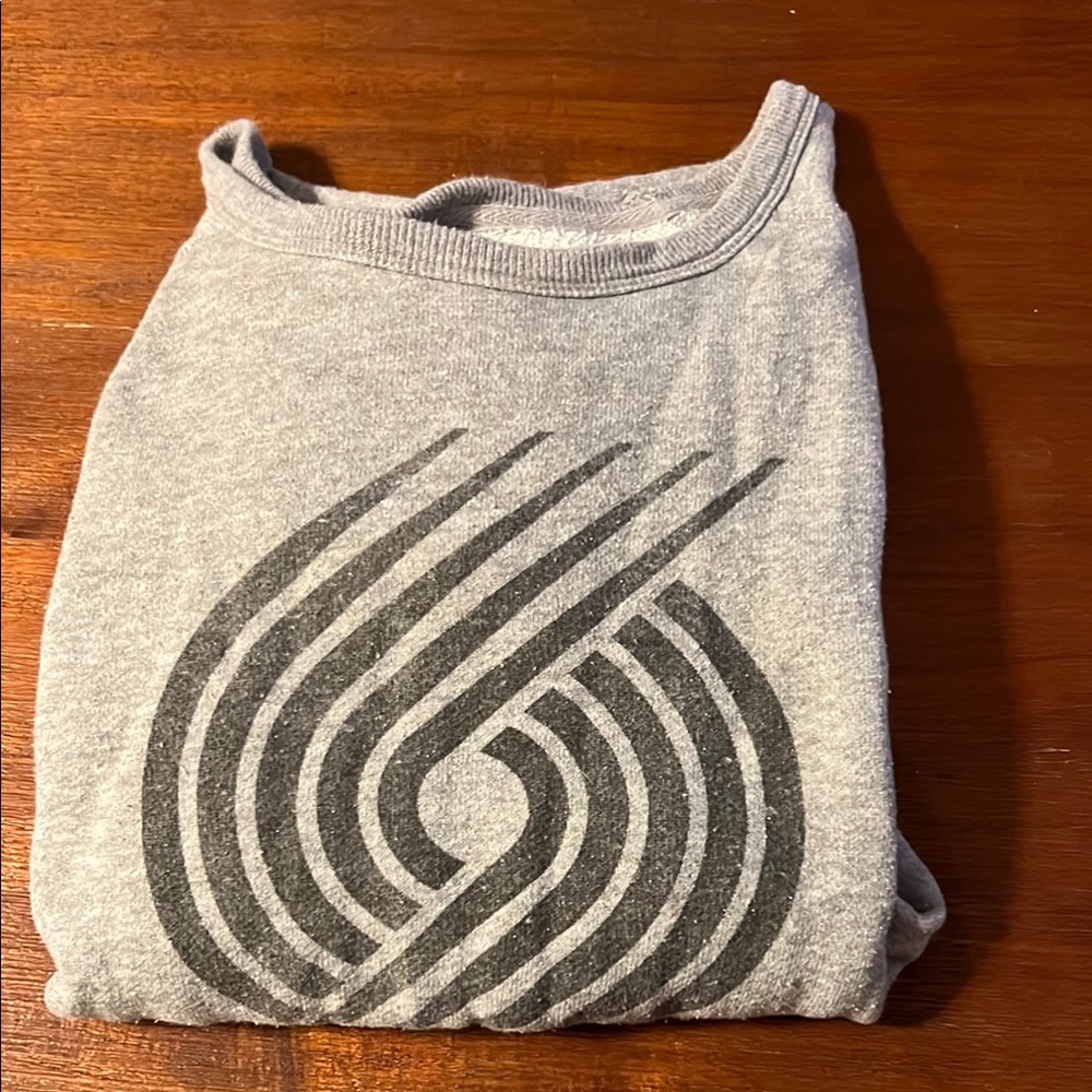Gray Graphic Women’s Trail Blazer CrewNeck